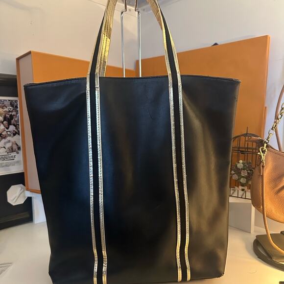 Givenchy Black and Gold Tote Bag with Givenchy earrings (NWT) - Picture 5 of 10